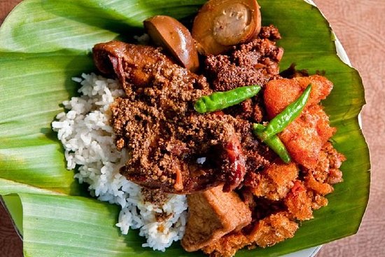 Pink Crescent Moon Events